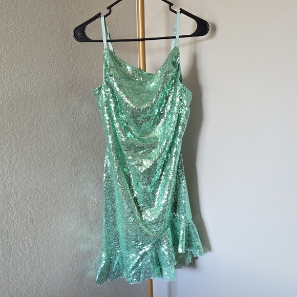 Dresses & Skirts - Sparkling Green Sequin Dress